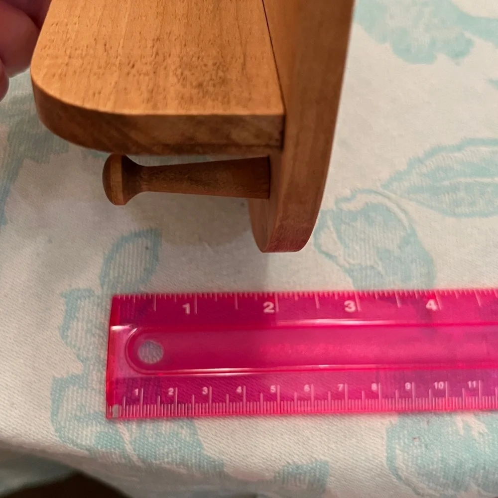Hand Made Wood Heart Shelf w Pegs - Jewelry - Picture 5 of 6